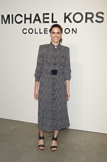Amanda Peet feet photo thumbnail