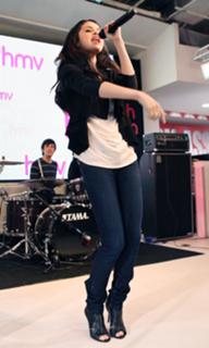 Selena Gomez feet photo thumbnail
