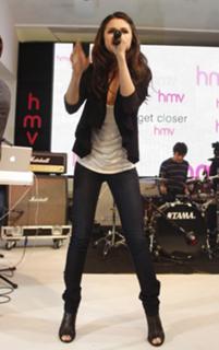 Selena Gomez feet photo thumbnail