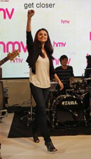 Selena Gomez feet photo thumbnail