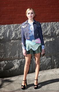 Peyton List feet photo thumbnail