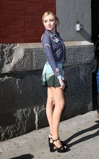 Peyton List feet photo thumbnail