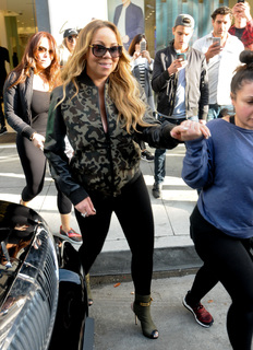 Mariah Carey feet photo thumbnail