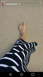 Brooke Burke feet photo thumbnail