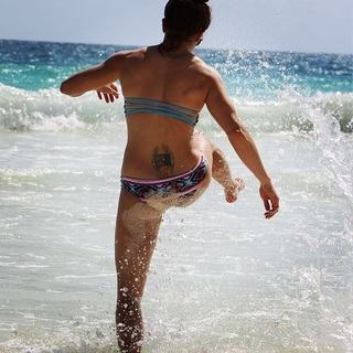 Danica Patrick feet photo thumbnail