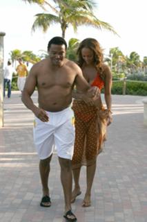 Tyra Banks feet photo thumbnail