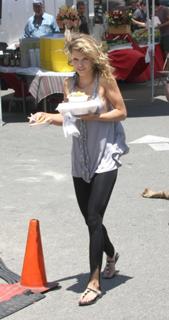 AnnaLynne McCord feet photo thumbnail