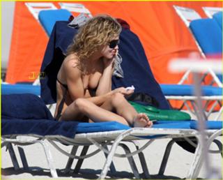AnnaLynne McCord feet photo thumbnail
