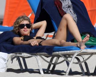 AnnaLynne McCord feet photo thumbnail