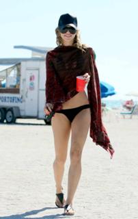 AnnaLynne McCord feet photo thumbnail