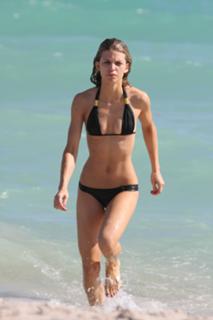 AnnaLynne McCord feet photo thumbnail
