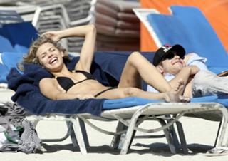 AnnaLynne McCord feet photo thumbnail