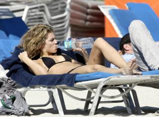 AnnaLynne McCord feet photo thumbnail