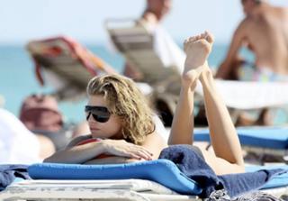 AnnaLynne McCord feet photo thumbnail