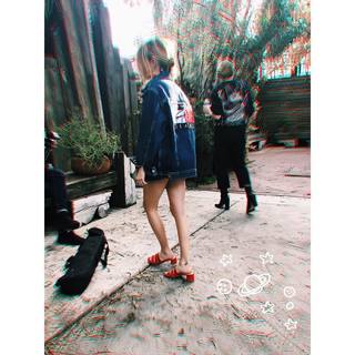 Zoey Deutch feet photo thumbnail