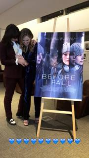 Zoey Deutch feet photo thumbnail