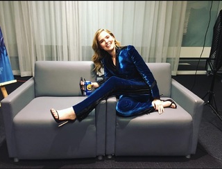 Zoey Deutch feet photo thumbnail