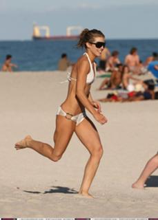 AnnaLynne McCord feet photo thumbnail
