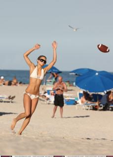 AnnaLynne McCord feet photo thumbnail