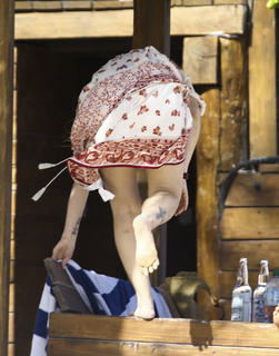 Drew Barrymore feet photo thumbnail