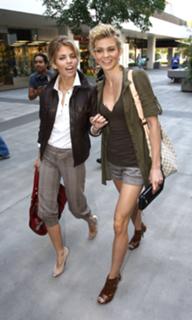 AnnaLynne McCord feet photo thumbnail