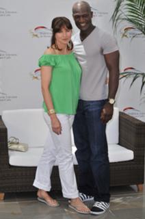 Lucy Lawless feet photo thumbnail