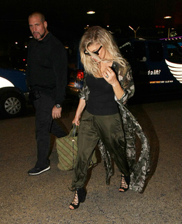Fergie feet photo thumbnail