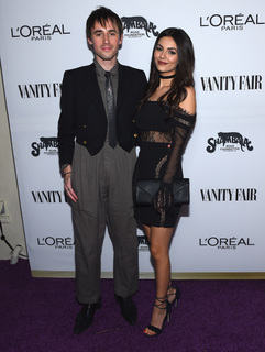 Victoria Justice feet photo thumbnail