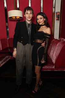 Victoria Justice feet photo thumbnail