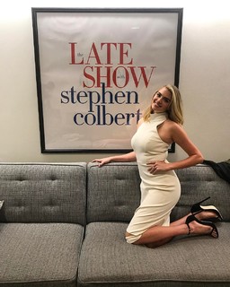 Kate Upton feet photo thumbnail