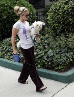 Hayden Panettiere feet photo thumbnail