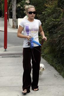 Hayden Panettiere feet photo thumbnail