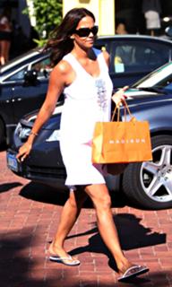 Halle Berry feet photo thumbnail