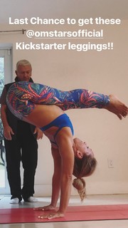 Kino MacGregor feet photo thumbnail