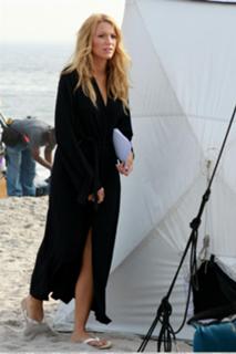 Blake Lively feet photo thumbnail