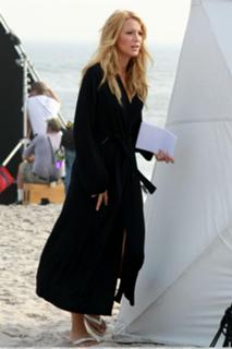 Blake Lively feet photo thumbnail