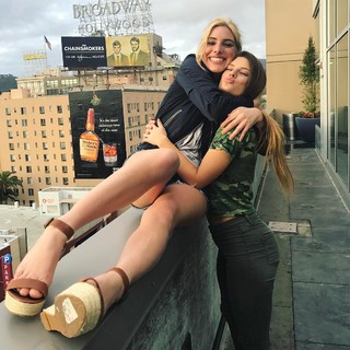 Lele Pons feet photo thumbnail