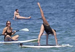 Lea Michele feet photo thumbnail