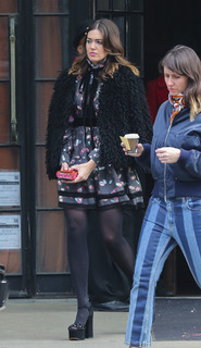 Mandy Moore feet photo thumbnail