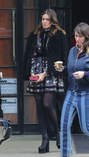 Mandy Moore feet photo thumbnail