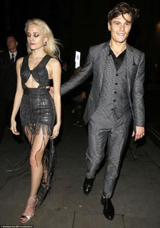 Pixie Lott feet photo thumbnail