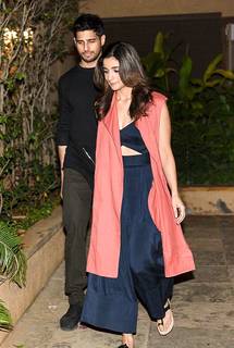 Alia Bhatt feet photo thumbnail