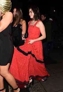 Maisie Williams feet photo thumbnail