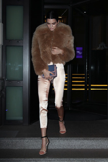 Kendall Jenner feet photo thumbnail
