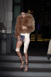 Kendall Jenner feet photo thumbnail