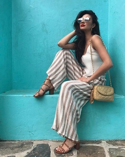 Shay Mitchell feet photo thumbnail