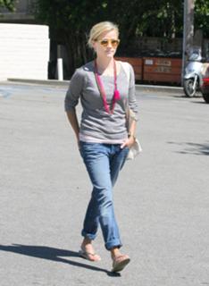 Reese Witherspoon feet photo thumbnail