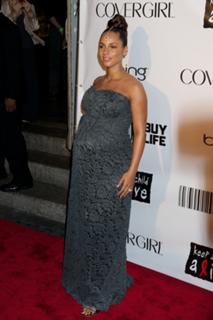 Alicia Keys feet photo thumbnail