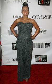 Alicia Keys feet photo thumbnail