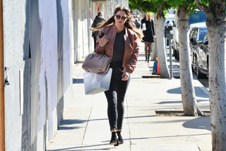 Katharine McPhee feet photo thumbnail